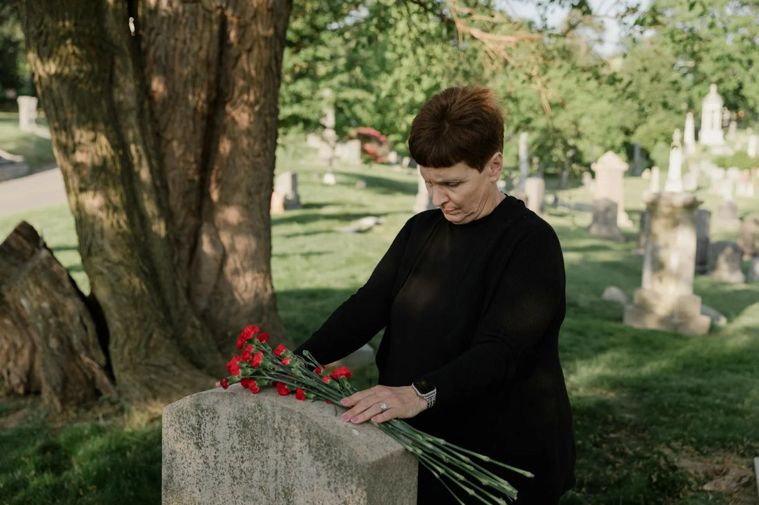 Hommage à un proche disparu : 8 gestes pour garder son souvenir vivant