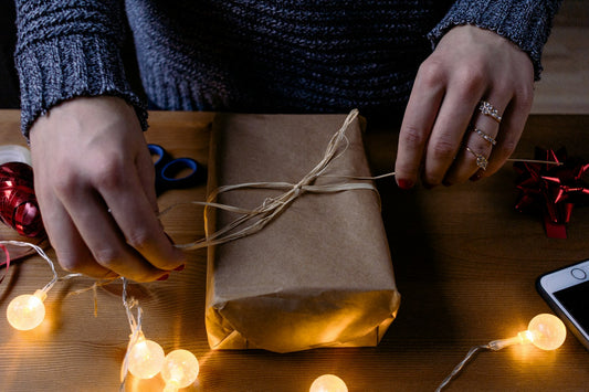 Petit cadeau de fête des pères pas cher, emballé simplement mais avec soin